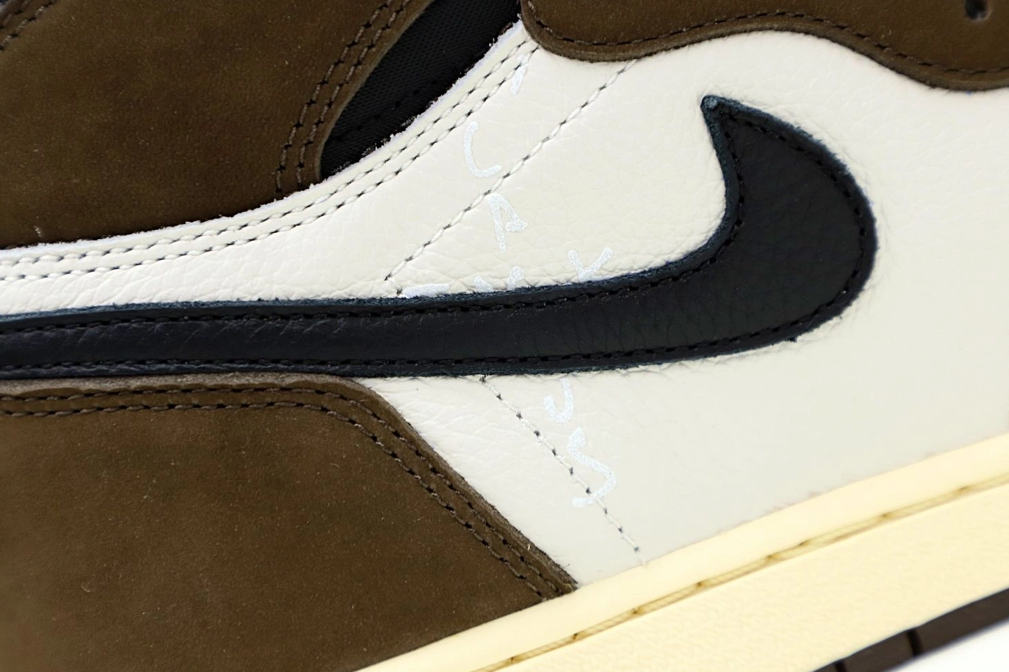 SCOTT JORDAN 1 TRAVIS RETRO OG HIGH 'MOCHA' X AIR 0922